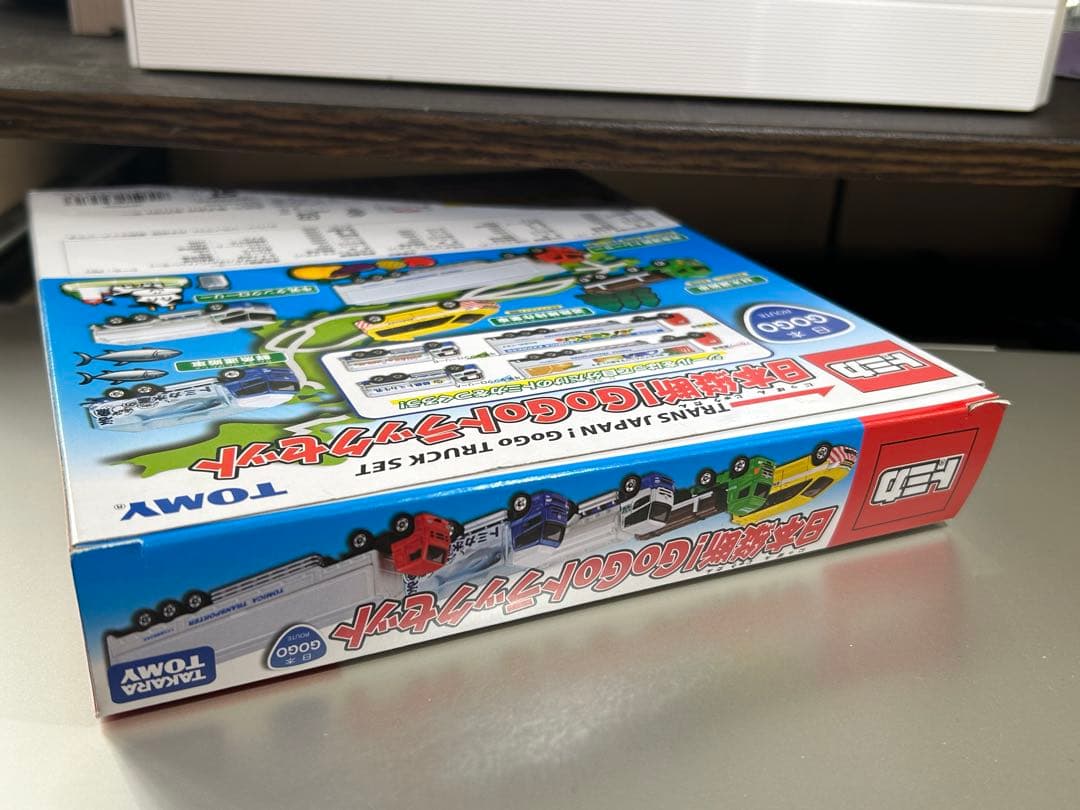 トミカ　日本縦断！GoGoトラックセット　、すいすいロードで遊ぼう！いろんな車