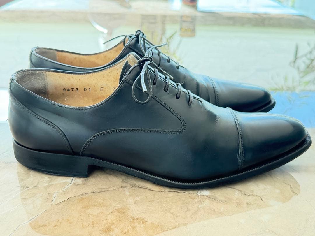 サントーニ　キャップトゥドレスシューズ