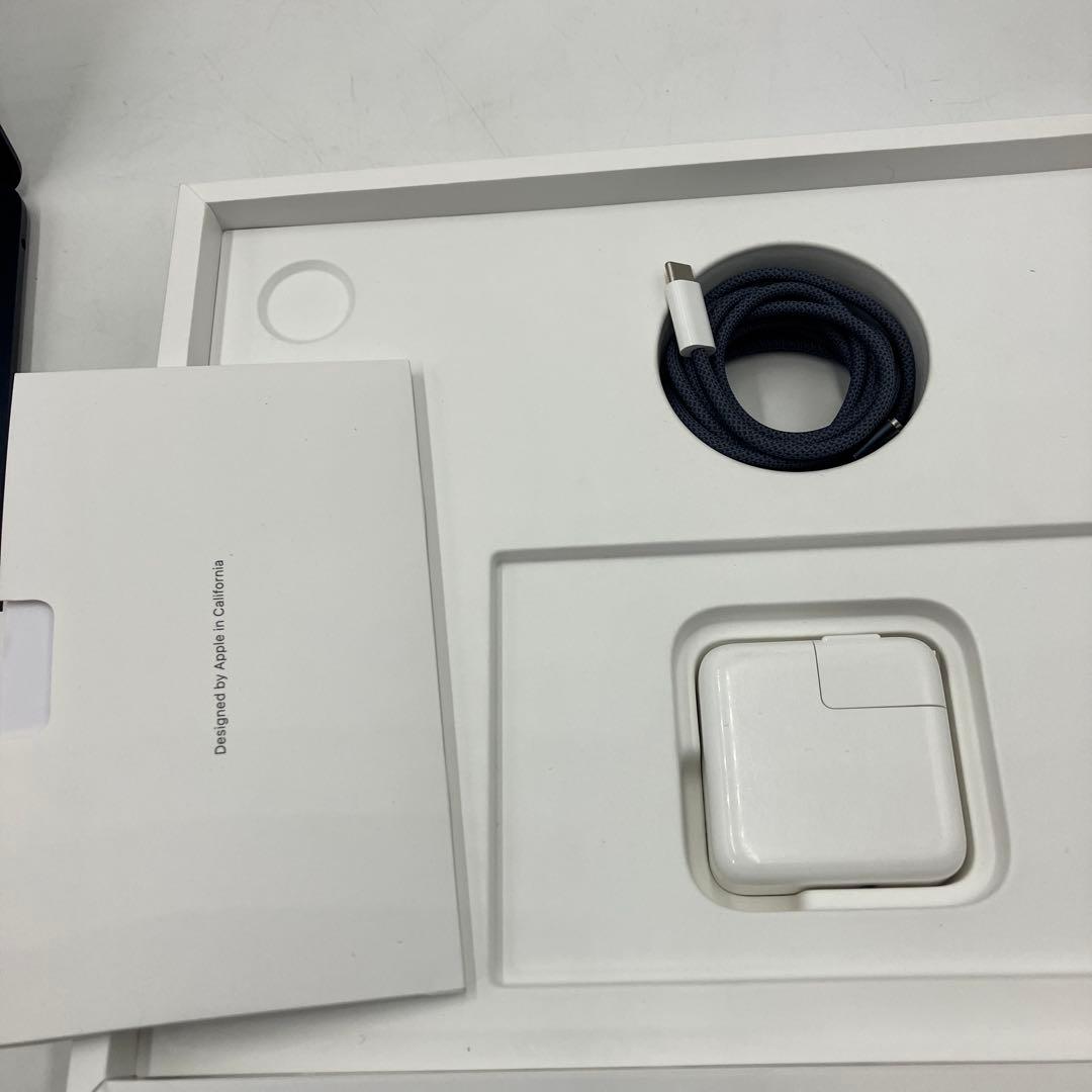 超美品　MacBook Air 2022_M2/8GB/256GB a2681