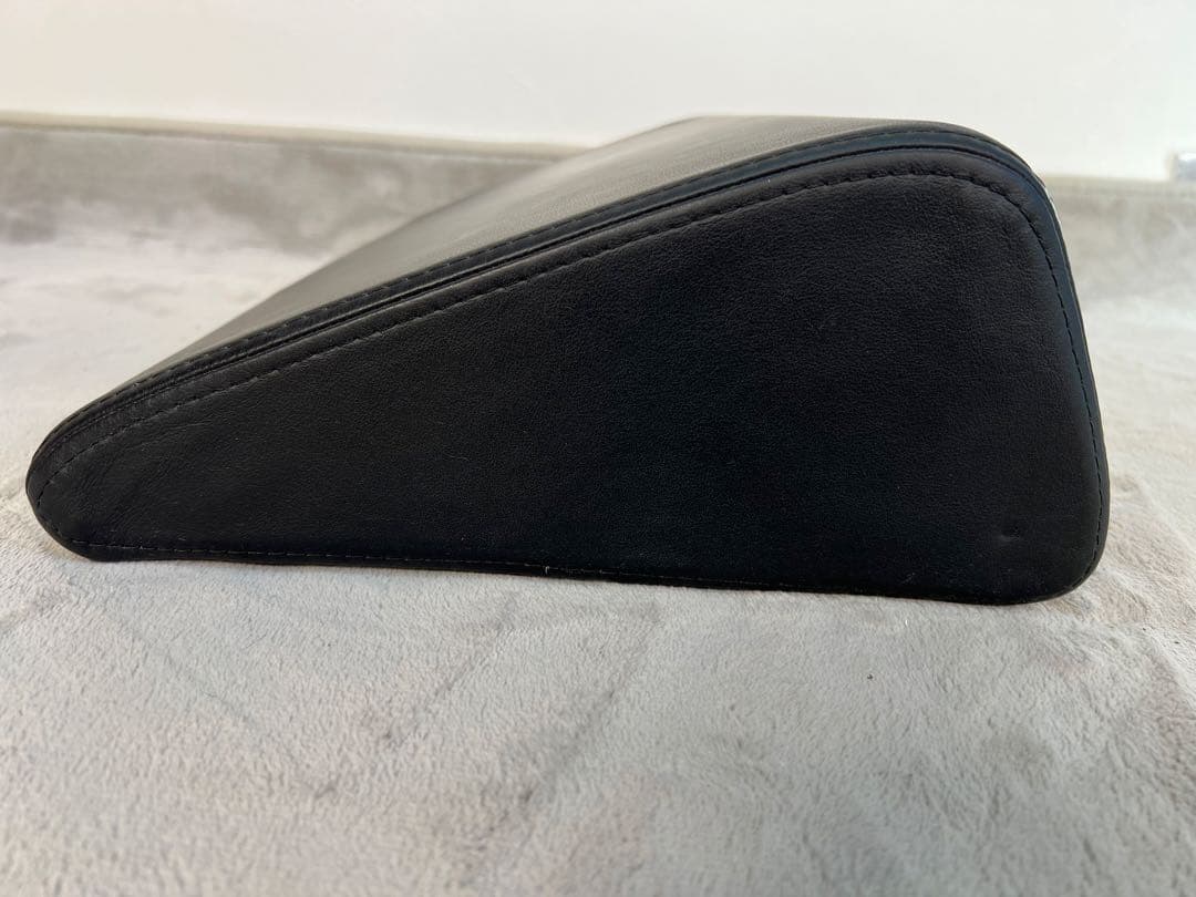 ハーマンミラー本革フットピロー