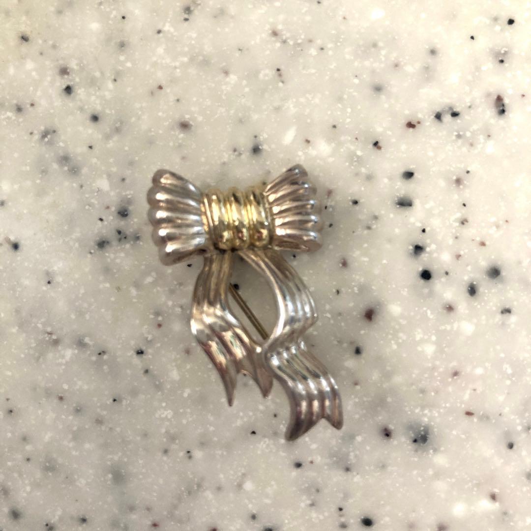 【Tiffany & Co. 】ブローチ　リボン　モチーフ　ピン　シルバー