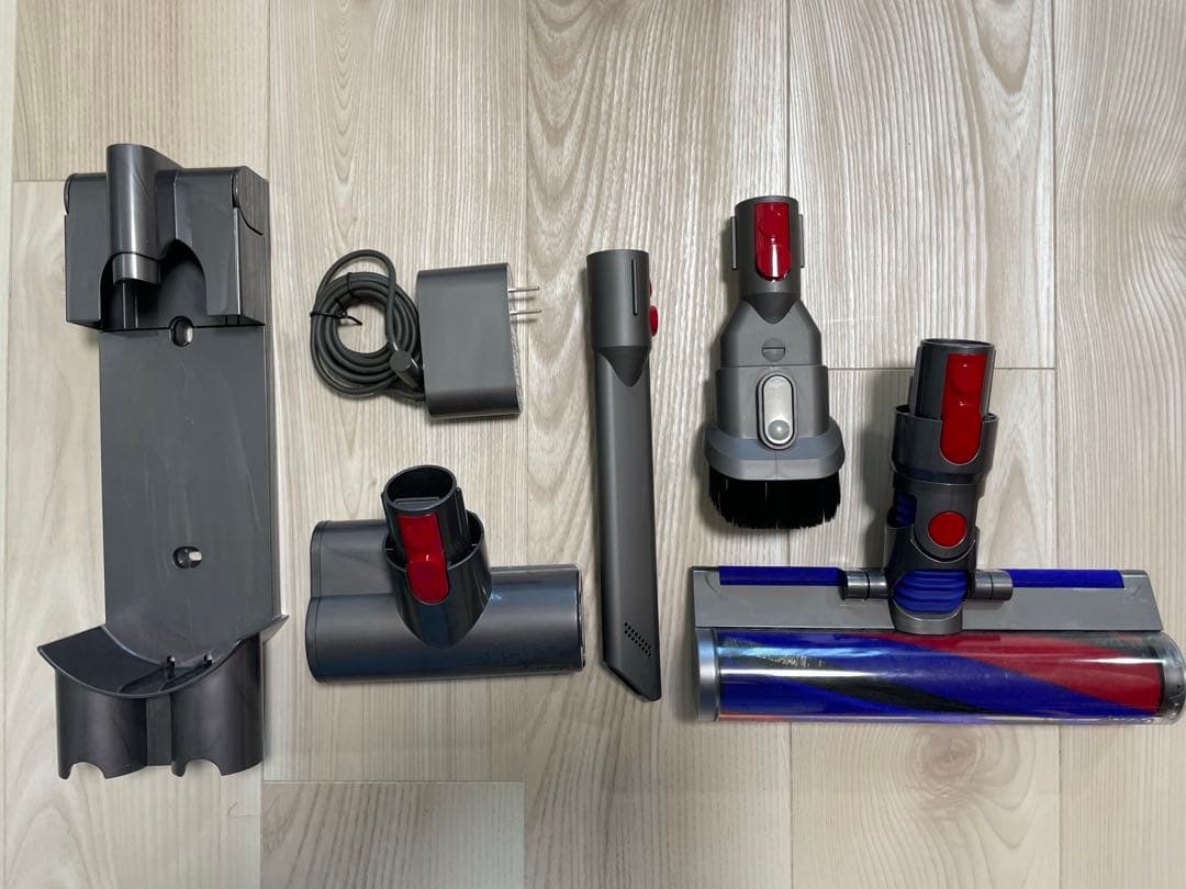 Dyson V8 Fluffy Slim付属品セット　スタンド・ヘッド・充電器