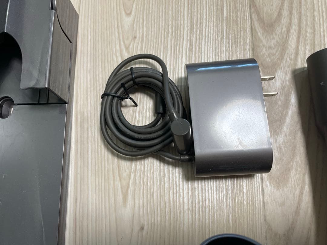 Dyson V8 Fluffy Slim付属品セット　スタンド・ヘッド・充電器