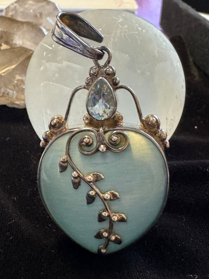 シャンカリジュエリーハート型シルバーペンダント 青色石付き