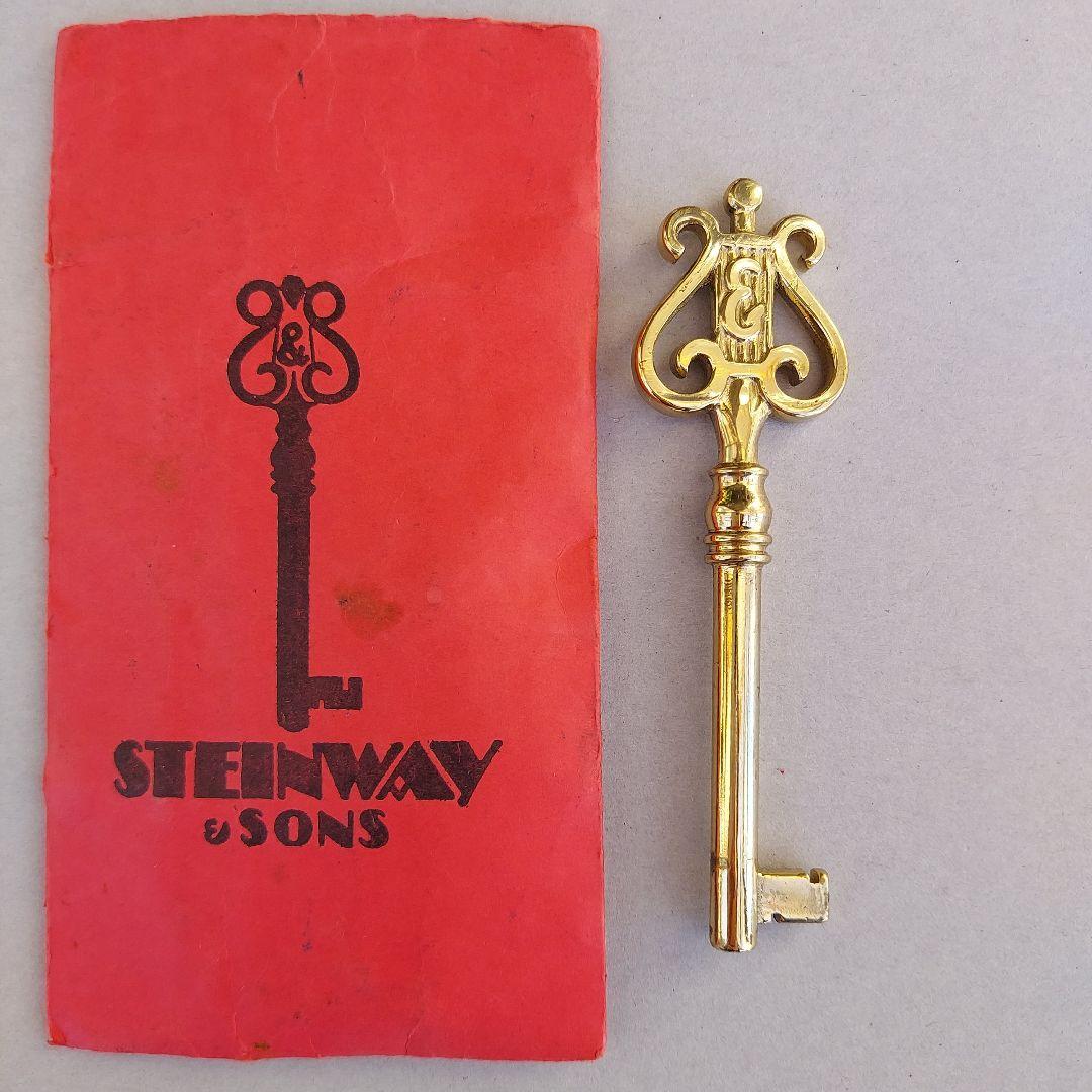 STEINWAY & SONS　グランドピアノの鍵