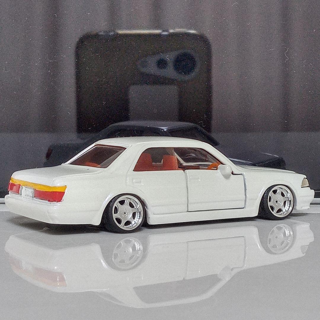 トミカ 廃盤 13クラウン 改 パールホワイト全塗装