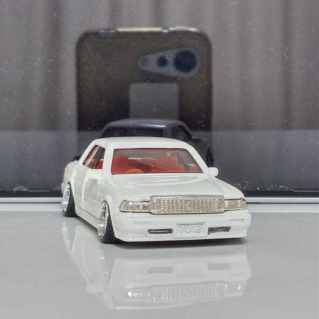 トミカ 廃盤 13クラウン 改 パールホワイト全塗装