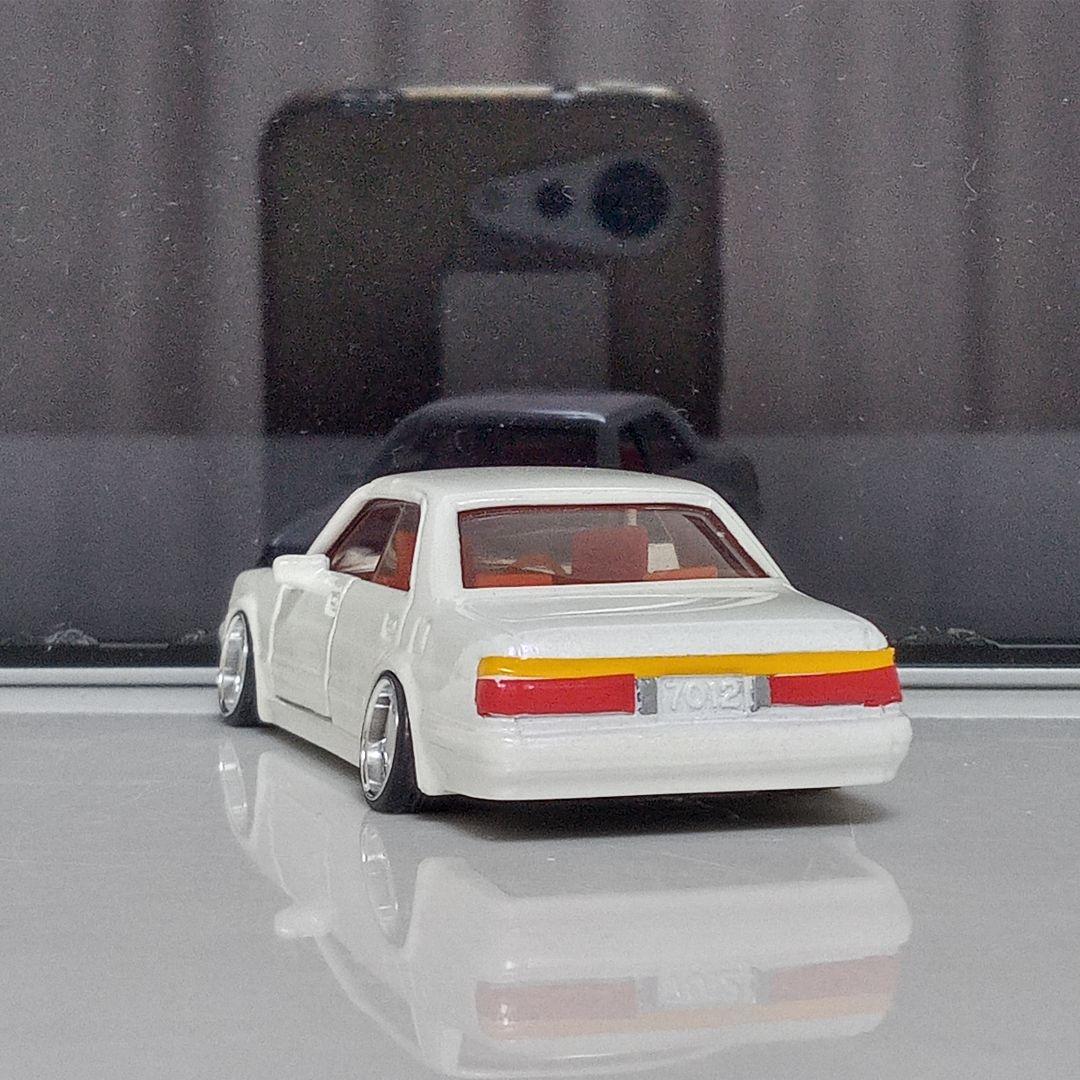 トミカ 廃盤 13クラウン 改 パールホワイト全塗装