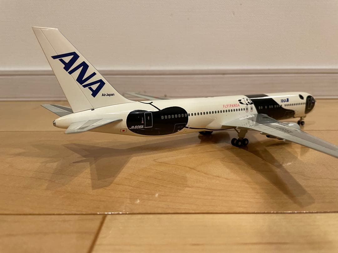 ANA ボーイング767-300ER 特別塗装モデル 1/200