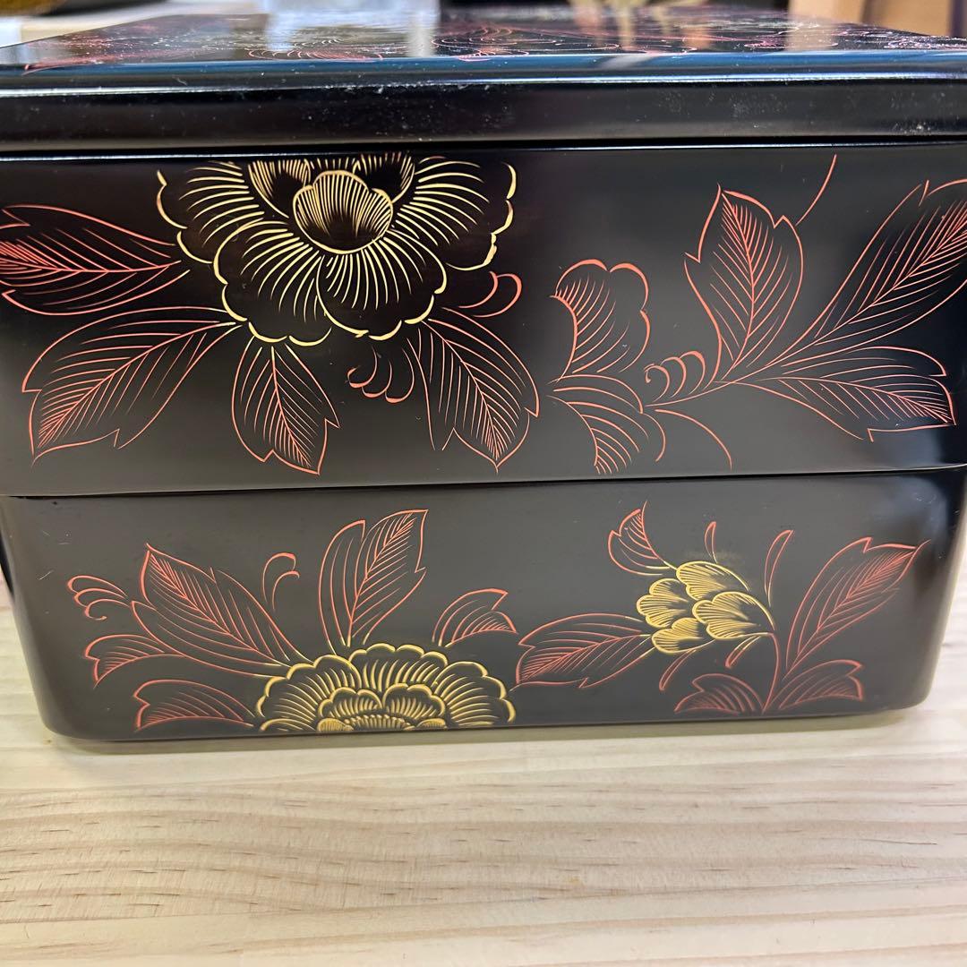 輪島塗り 木製 重箱 花柄 黒と金の配色