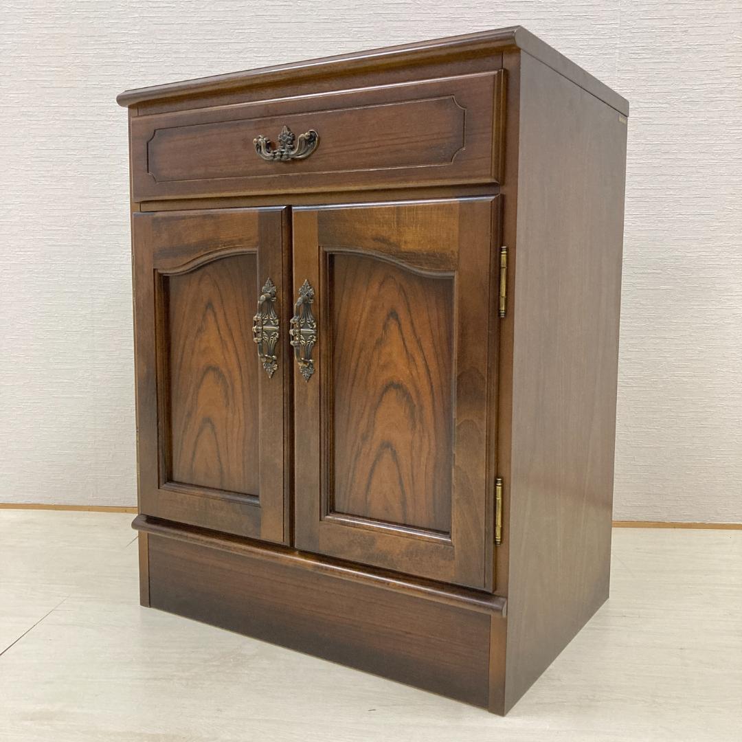 【カリモク】コロニアル　キャビネット　サイドボード