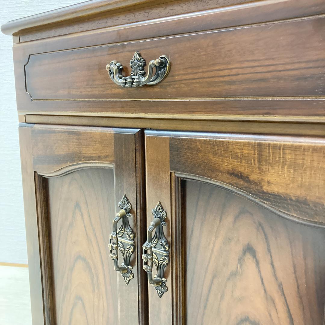 【カリモク】コロニアル　キャビネット　サイドボード