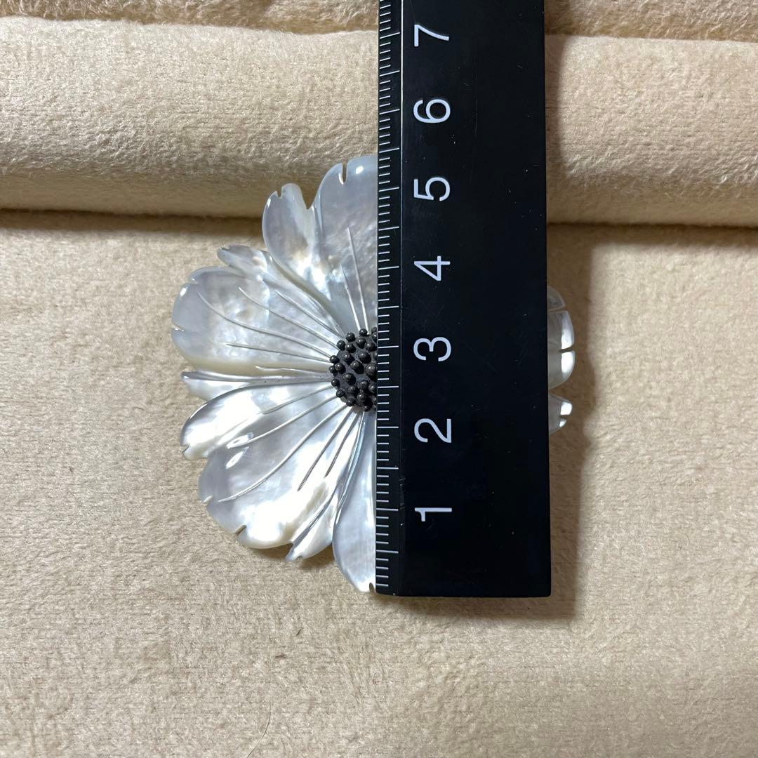 スティーブン・デュエック　白蝶貝　フラワーモチーフ ブローチ