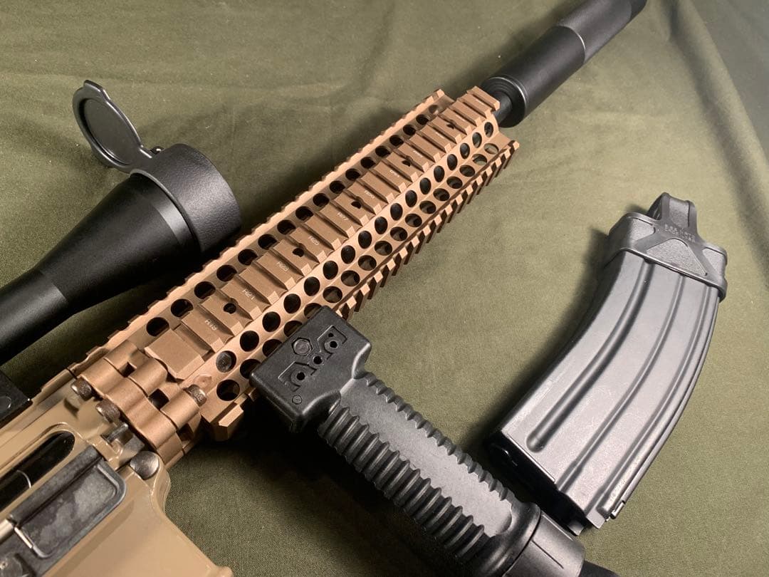 レシーライフル　東京マルイ　次世代　電動ガン　充電器等付属