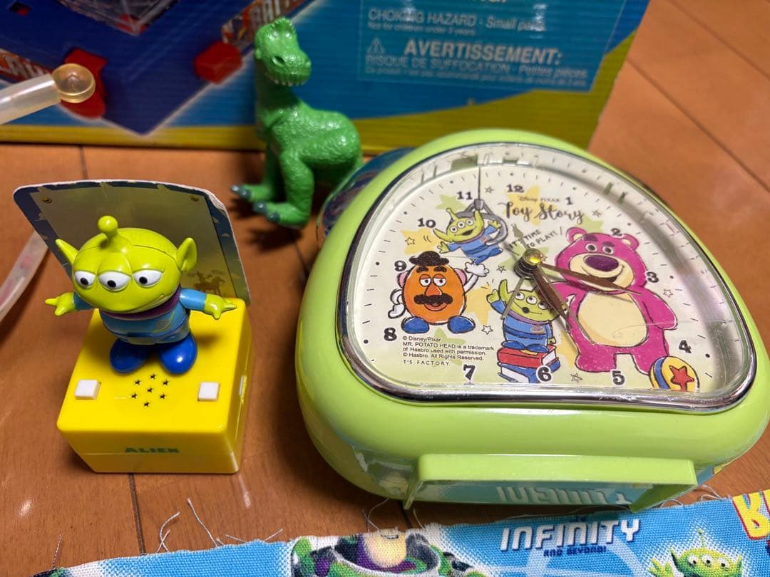 トイストーリー　バズライトイヤー ピンボール 時計 ハギレ等　まとめて