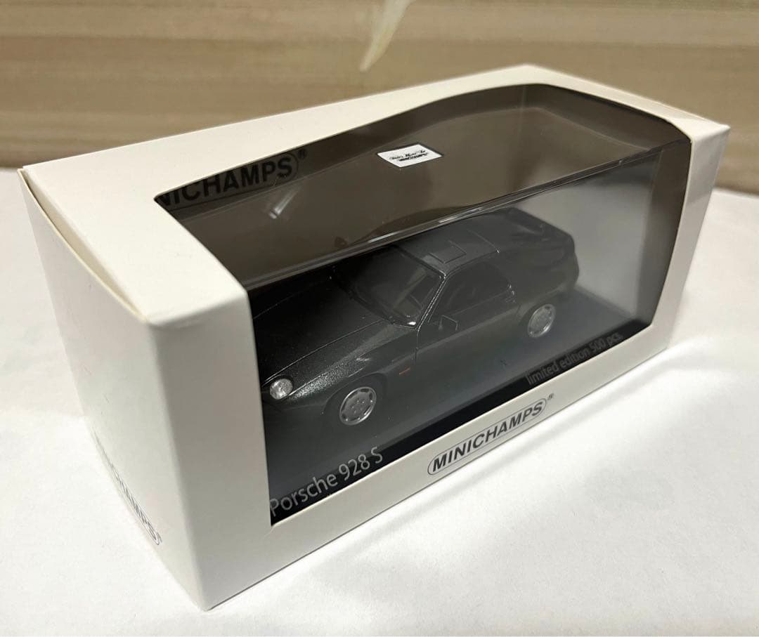 ミニチャンプス 1/43 ポルシェ 928 S 1978 グレーメタリック