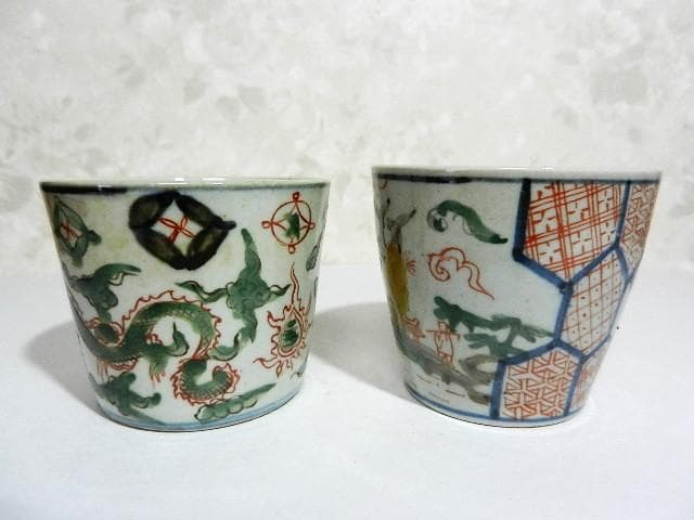 １８世紀後半の色絵蕎麦猪口２点（龍・雲・宝珠文／亀甲・人物・風景文）