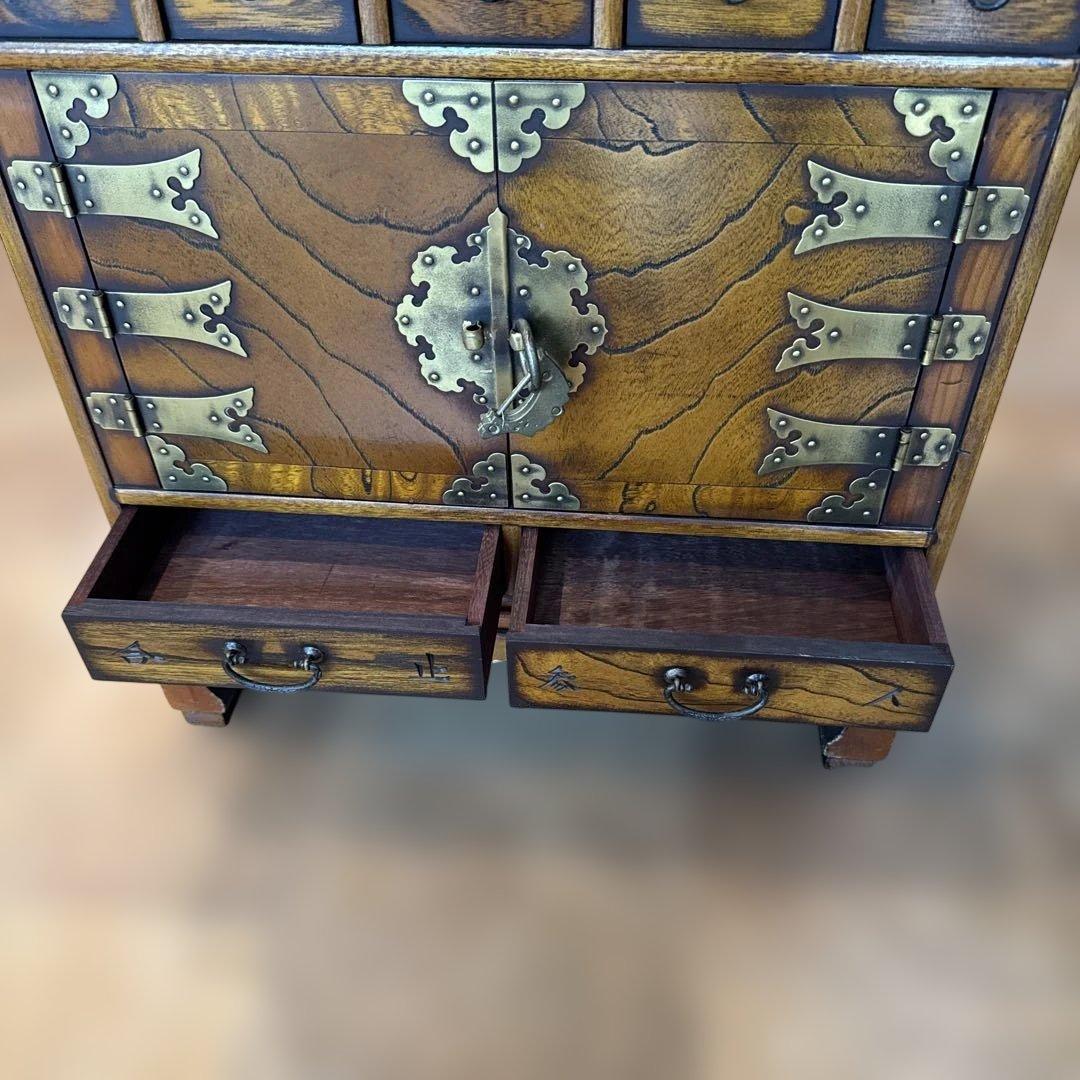 韓国 李朝けやき作り 薬箪笥 くすり箪笥 魚の鍵付き 民芸家具 収納 和室 収納