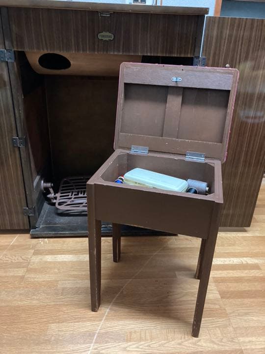 足踏み式　ミシン