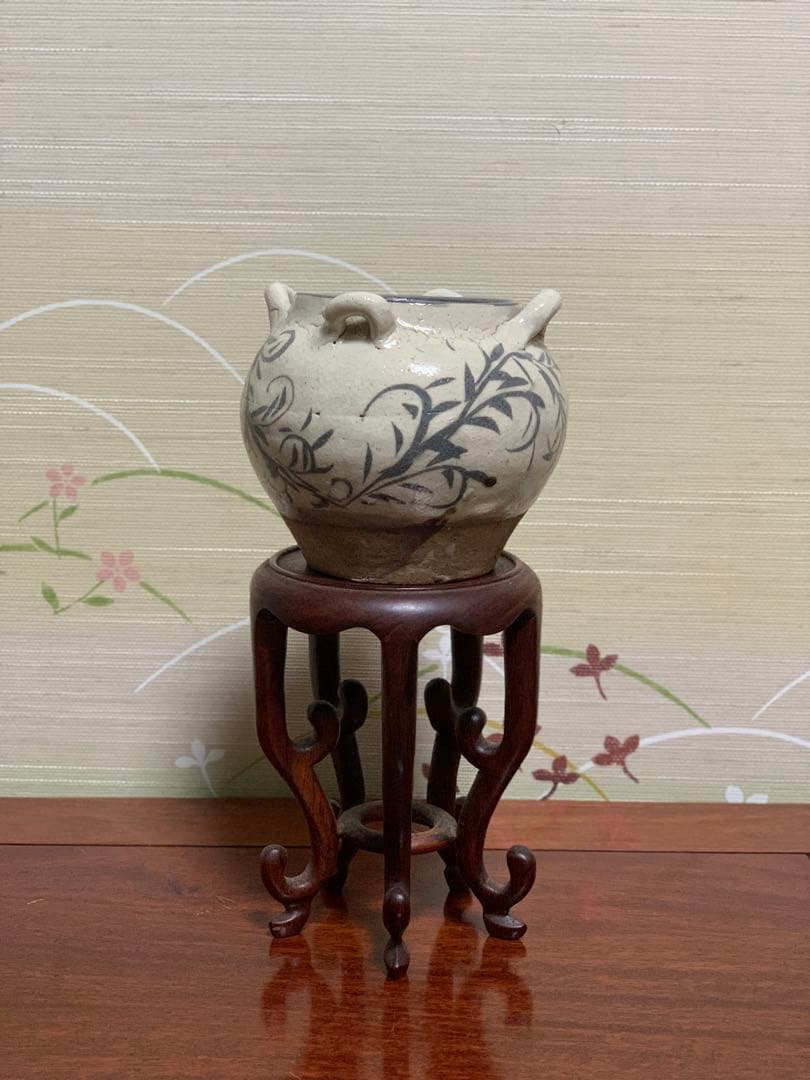 李朝？　中国？　アンティーク白磁四耳草花紋壺　花瓶