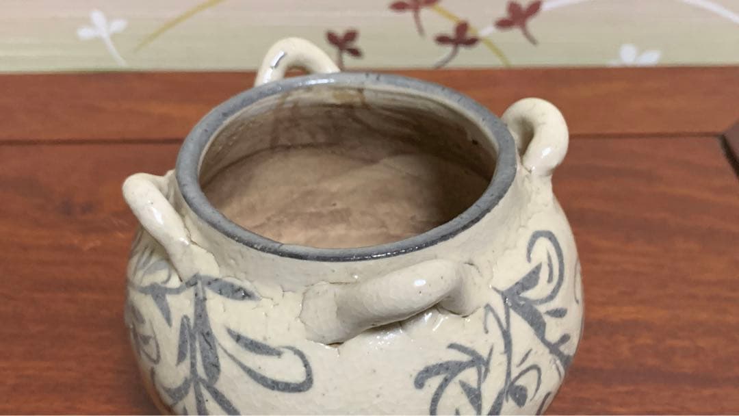 李朝？　中国？　アンティーク白磁四耳草花紋壺　花瓶