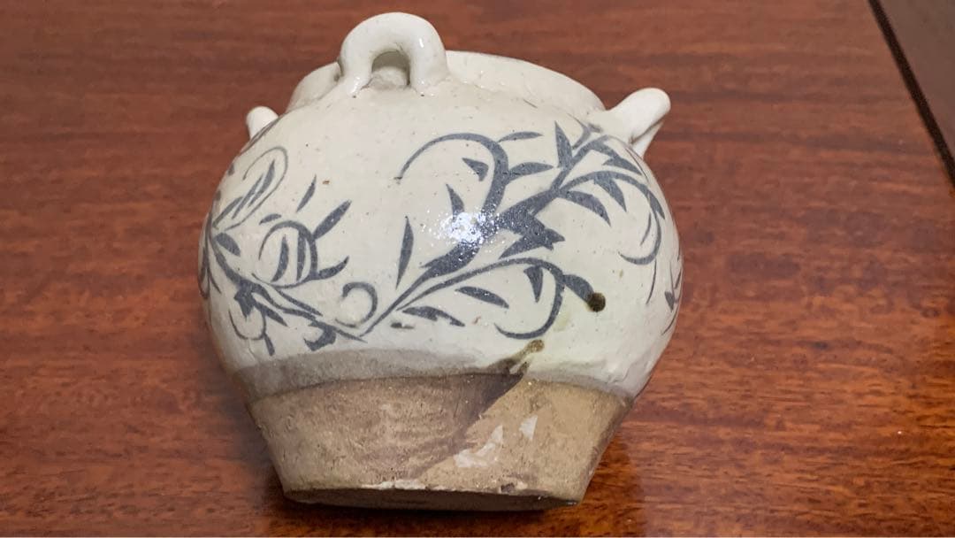 李朝？　中国？　アンティーク白磁四耳草花紋壺　花瓶