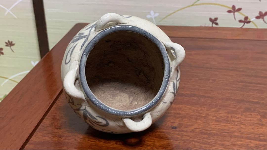 李朝？　中国？　アンティーク白磁四耳草花紋壺　花瓶