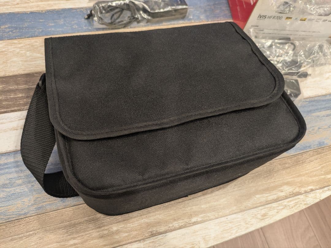 【超美品】 キャノン Canon iVIS HFR700 ビデオカメラ