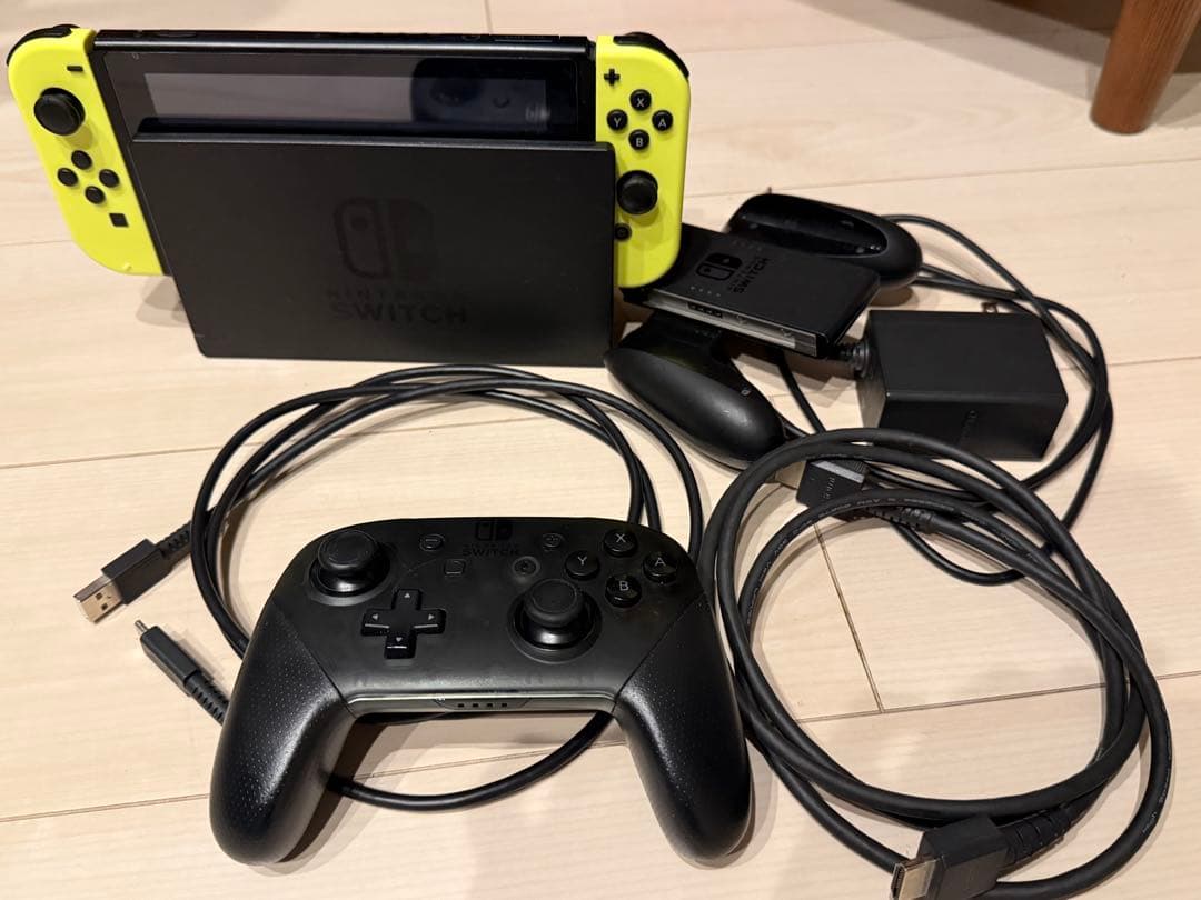 Nintendo Switch 本体 イエロー　プロコンおまけ