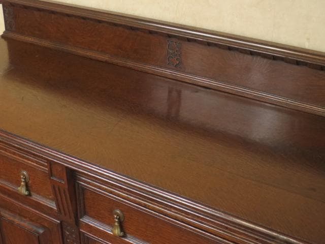 イギリス アンティーク オーク材 ブルボーズレッグ 彫刻 サイドボード 鍵付き