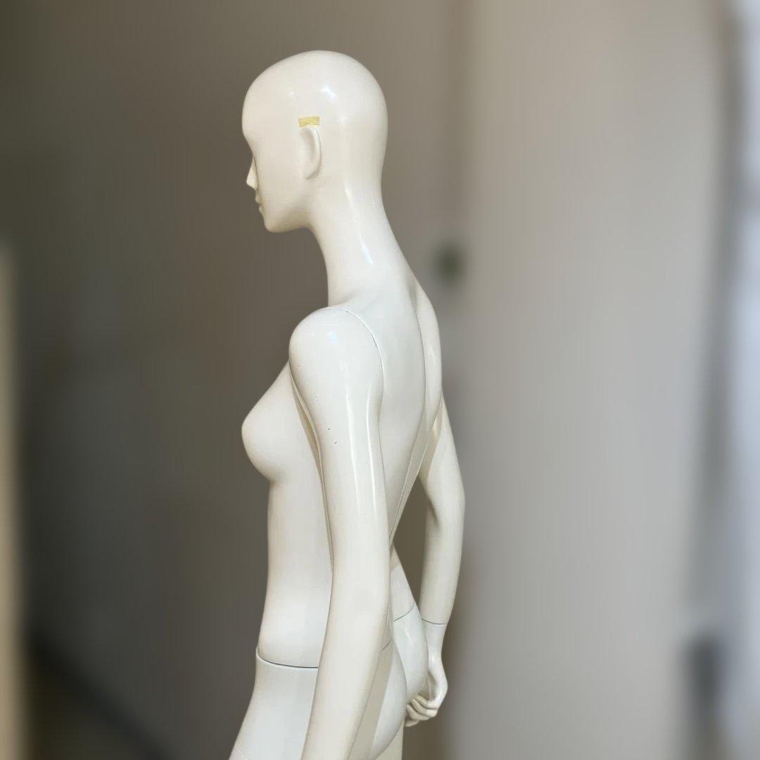 女性マネキン ホワイト プラスチック製