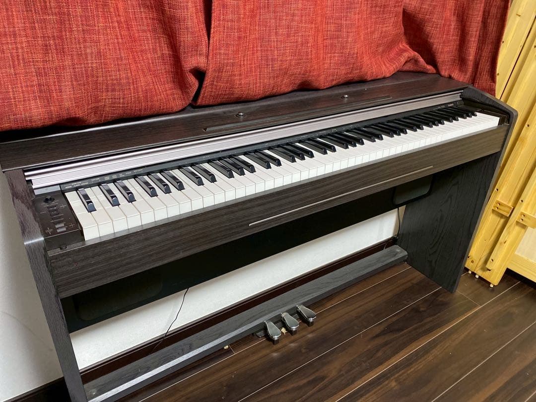カシオの電子ピアノ　Privia PX-720