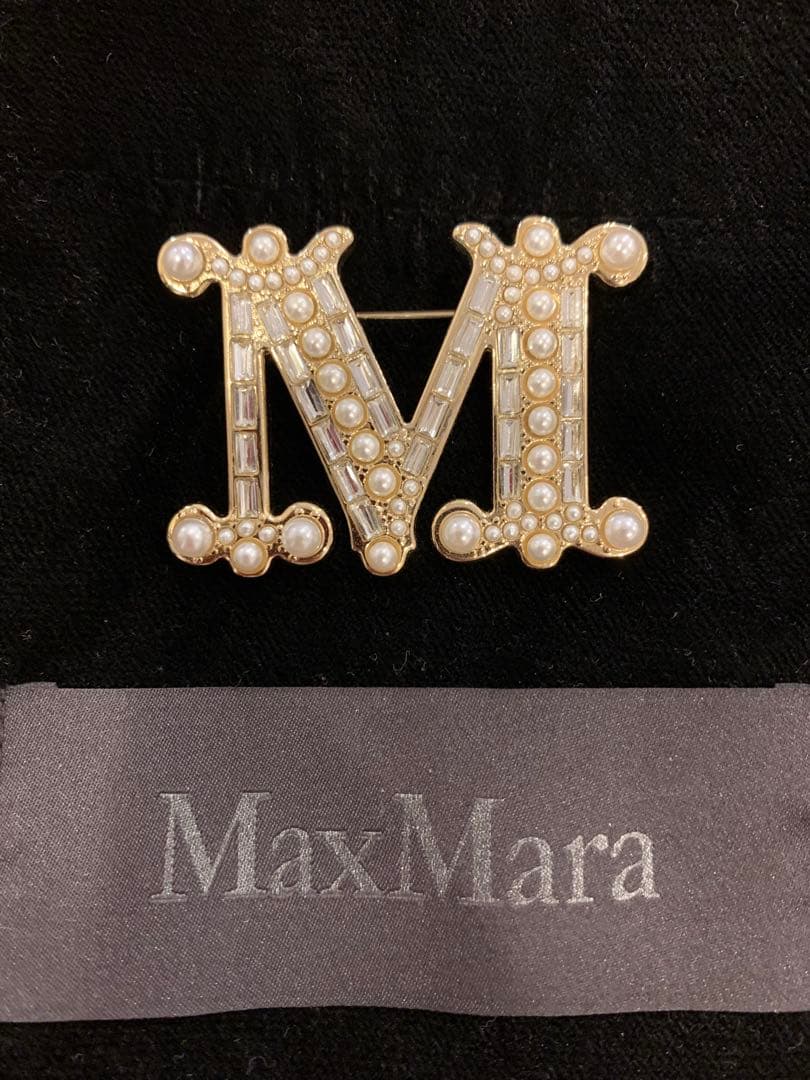 未使用　マックスマーラ　ブローチ