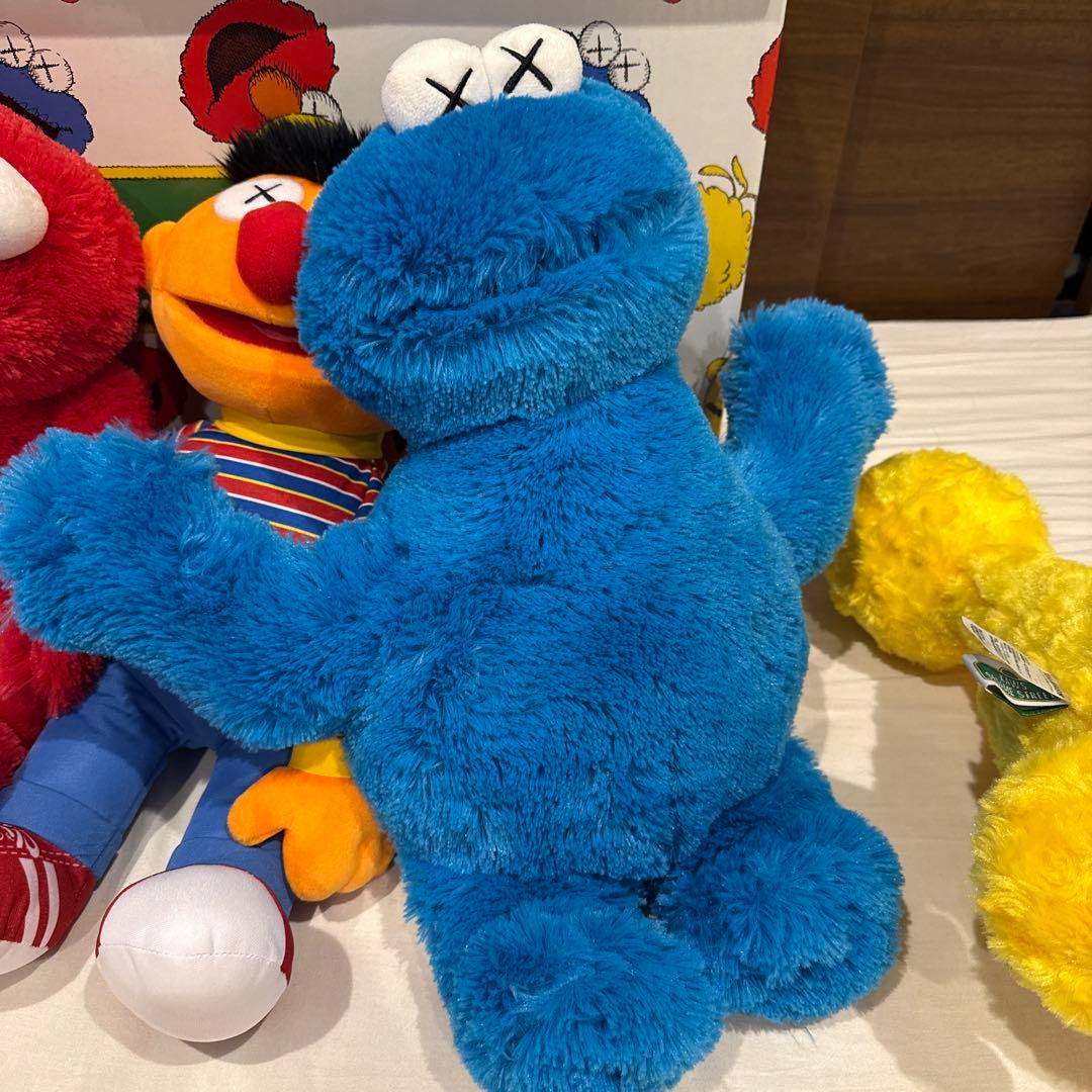 kaws ユニクロ　ぬいぐるみ