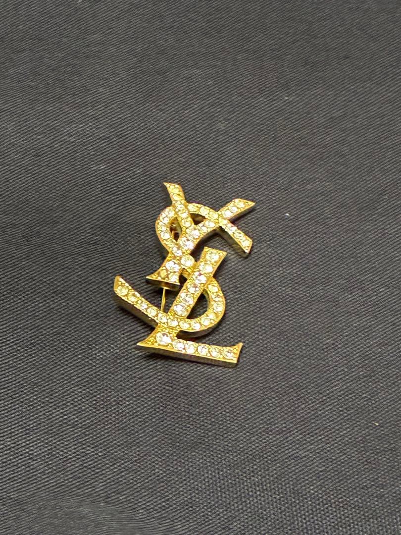 YSL ロゴブローチ ゴールドトーン クリスタル