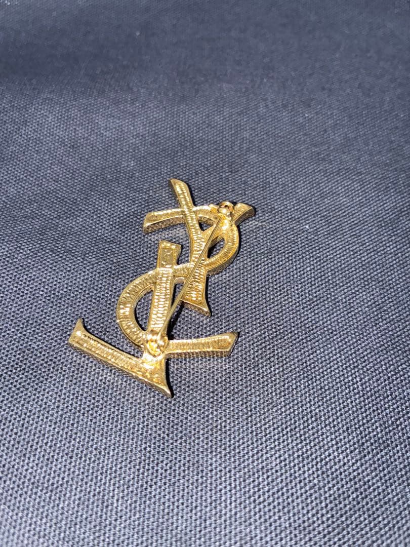 YSL ロゴブローチ ゴールドトーン クリスタル