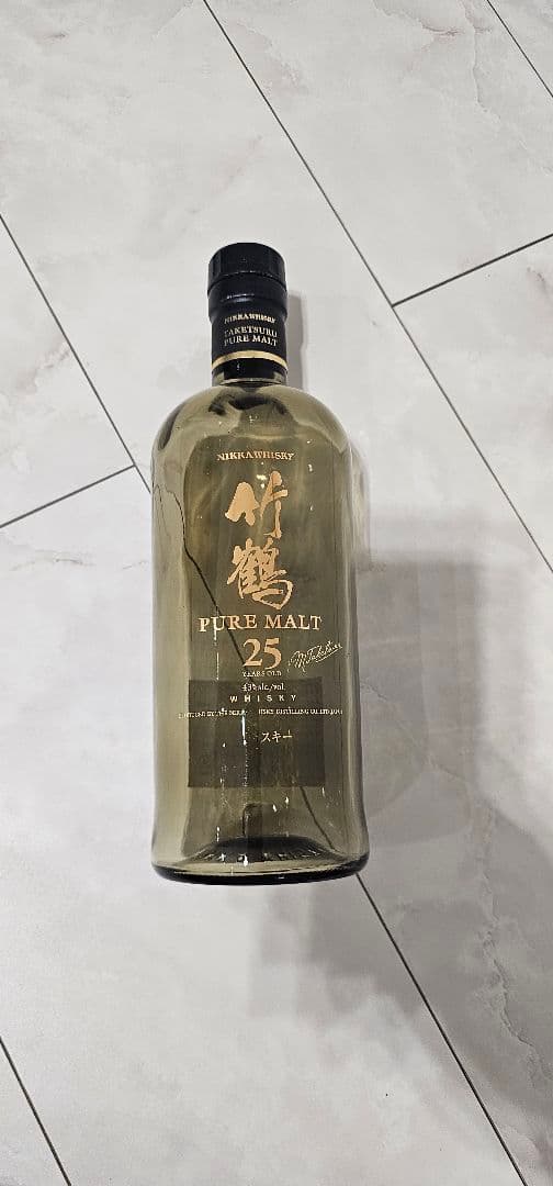 竹鶴 ピュアモルト 25年 700ml 43%　空瓶