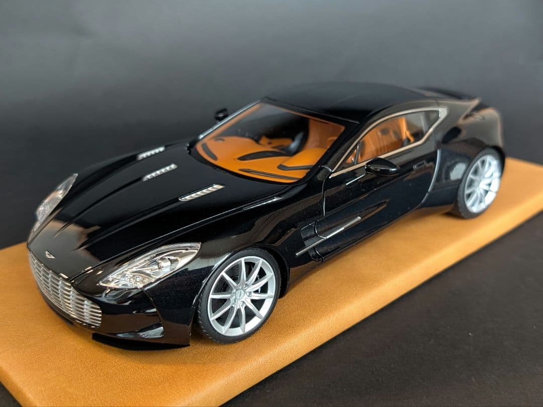 オートアート 1/18 ASTON MARTIN ONE-77 ブラックパール