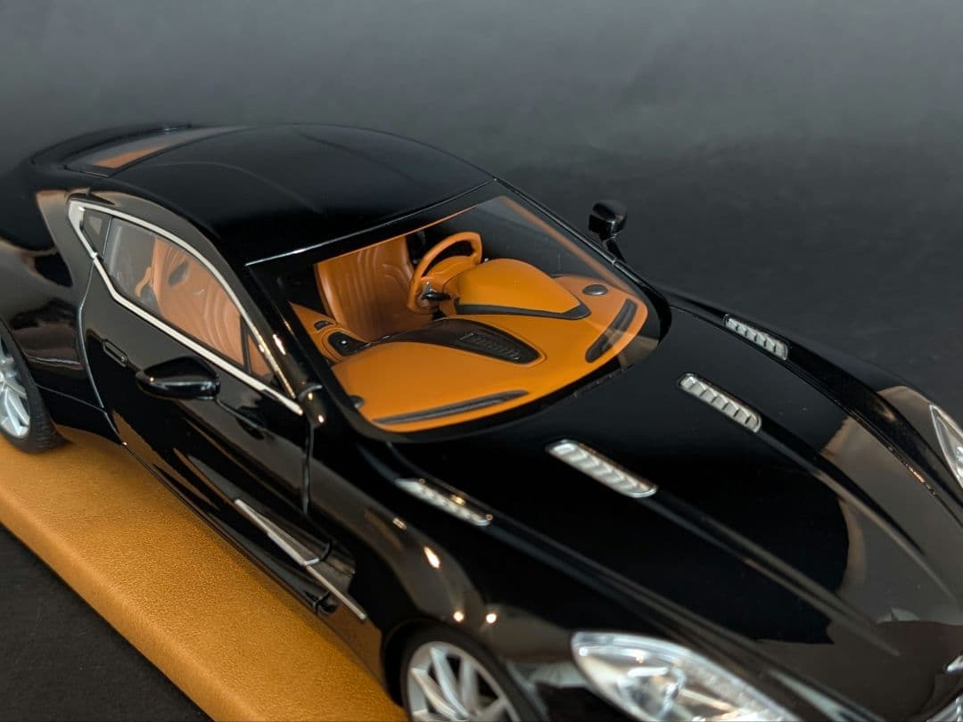 オートアート 1/18 ASTON MARTIN ONE-77 ブラックパール