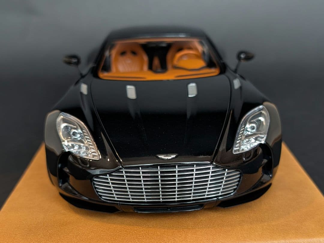 オートアート 1/18 ASTON MARTIN ONE-77 ブラックパール