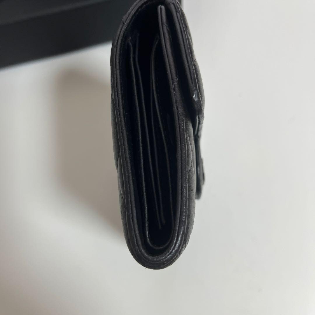 CHANELの三つ折り財布　ラムスキン美品