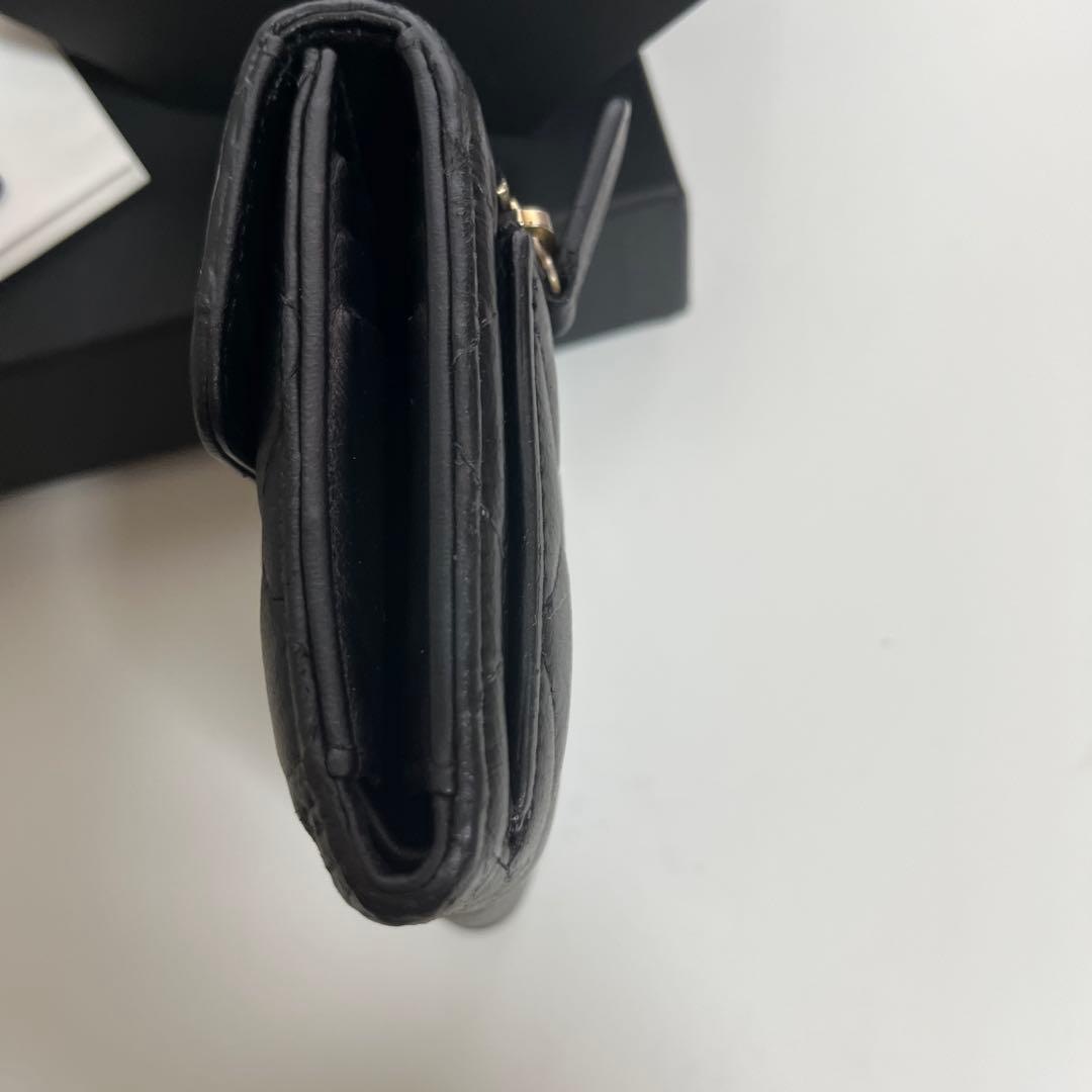 CHANELの三つ折り財布　ラムスキン美品