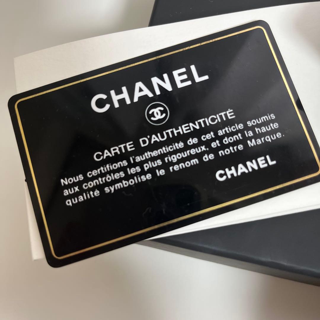 CHANELの三つ折り財布　ラムスキン美品