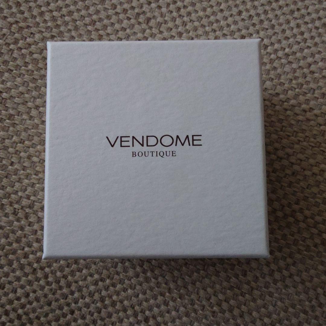 【未使用品】ヴァンドームブティック　シェルフラワー　 リースブローチ