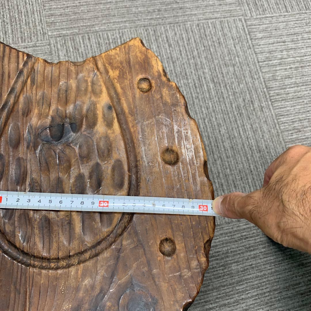 木製彫刻椅子3本脚