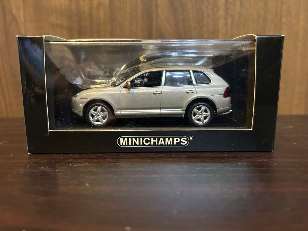 【未開封】MINICHAMPSポルシェCayenne turbo 1/43限定品