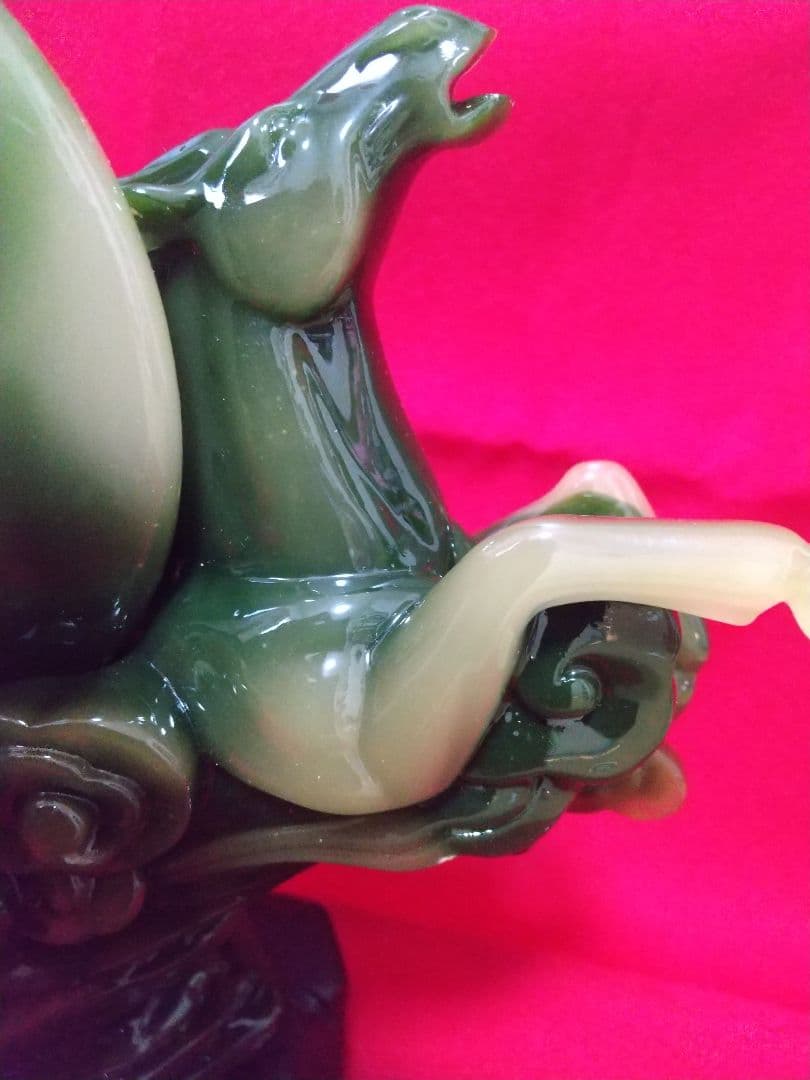 美しい馬の置物　翡翠っぽい　彫刻品　骨董品　美術品　芸術品
