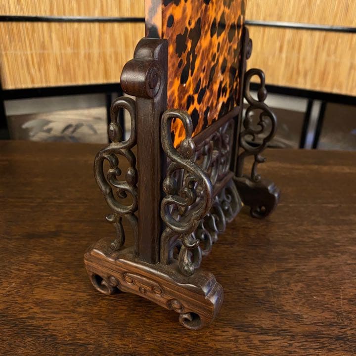 玳瑁雕诗文插屏