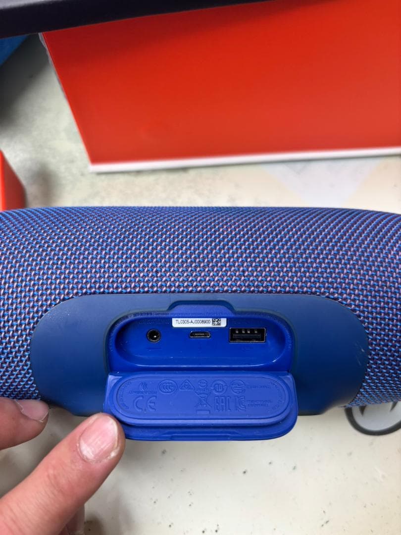 JBL CHARGE3 Bluetoothスピーカー　Blue　ケース付き