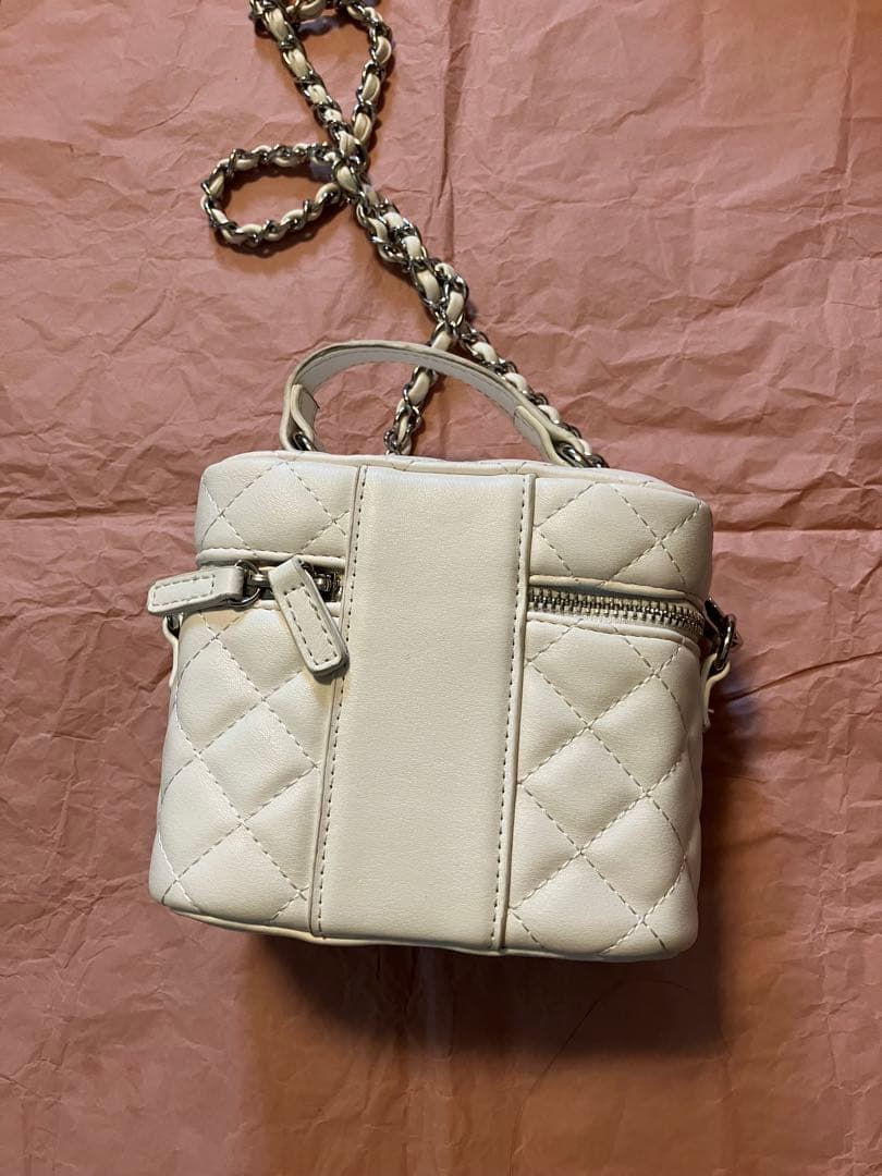 【シルバーパーツ】キルティングスクエアミニバッグ　ホワイト